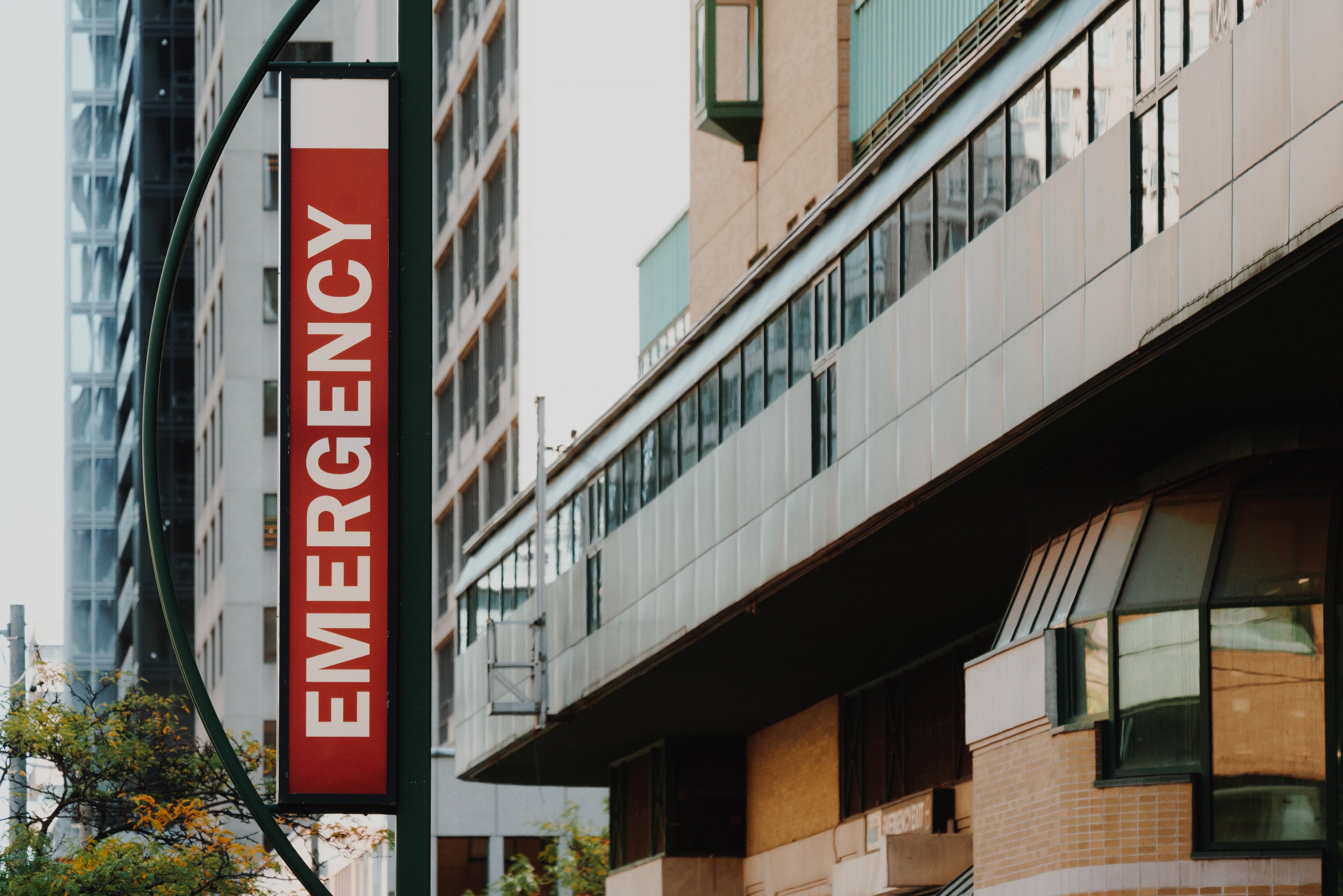 articles/hospital-emergency-sign.jpg